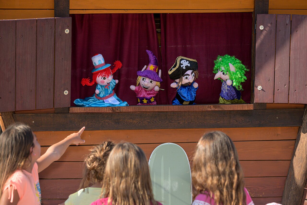 Puppentheater f�r Kinder auf dem Campingplatz CAPFUN La Nina in Agde (34).