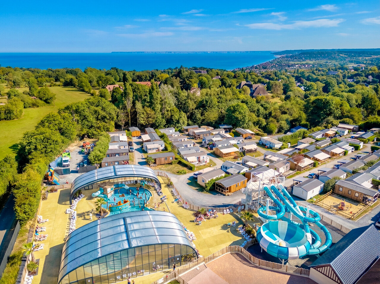 Wasserpark, Rutschen, Mobilheime auf dem Campingplatz VAGUES OCEANES Odyss�e in Villers sur mer (14).