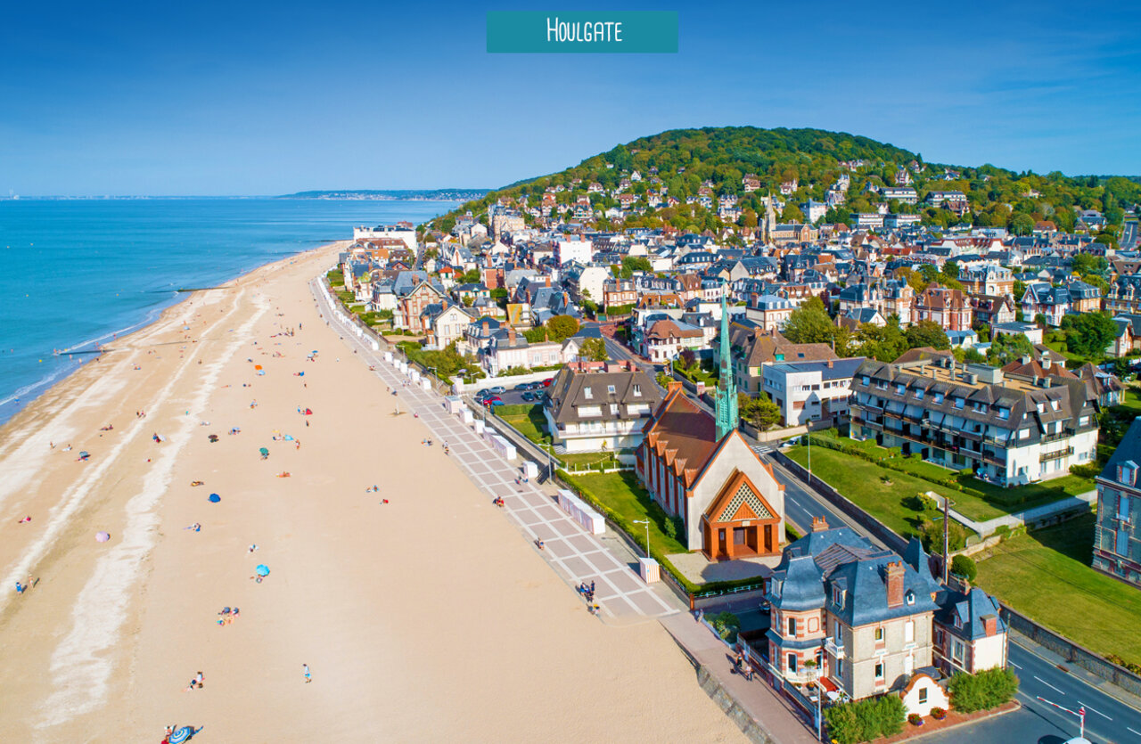 Sandstrand und K�stenstadt Houlgate, Normandie, zu besichtigen.