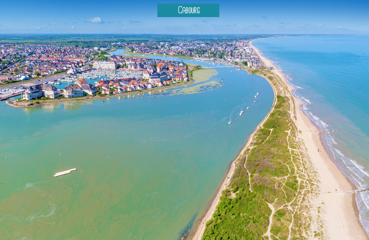 Stadt Cabourg, Yachthafen und langer Sandstrand, in der N�he des Campings zu besuchen.