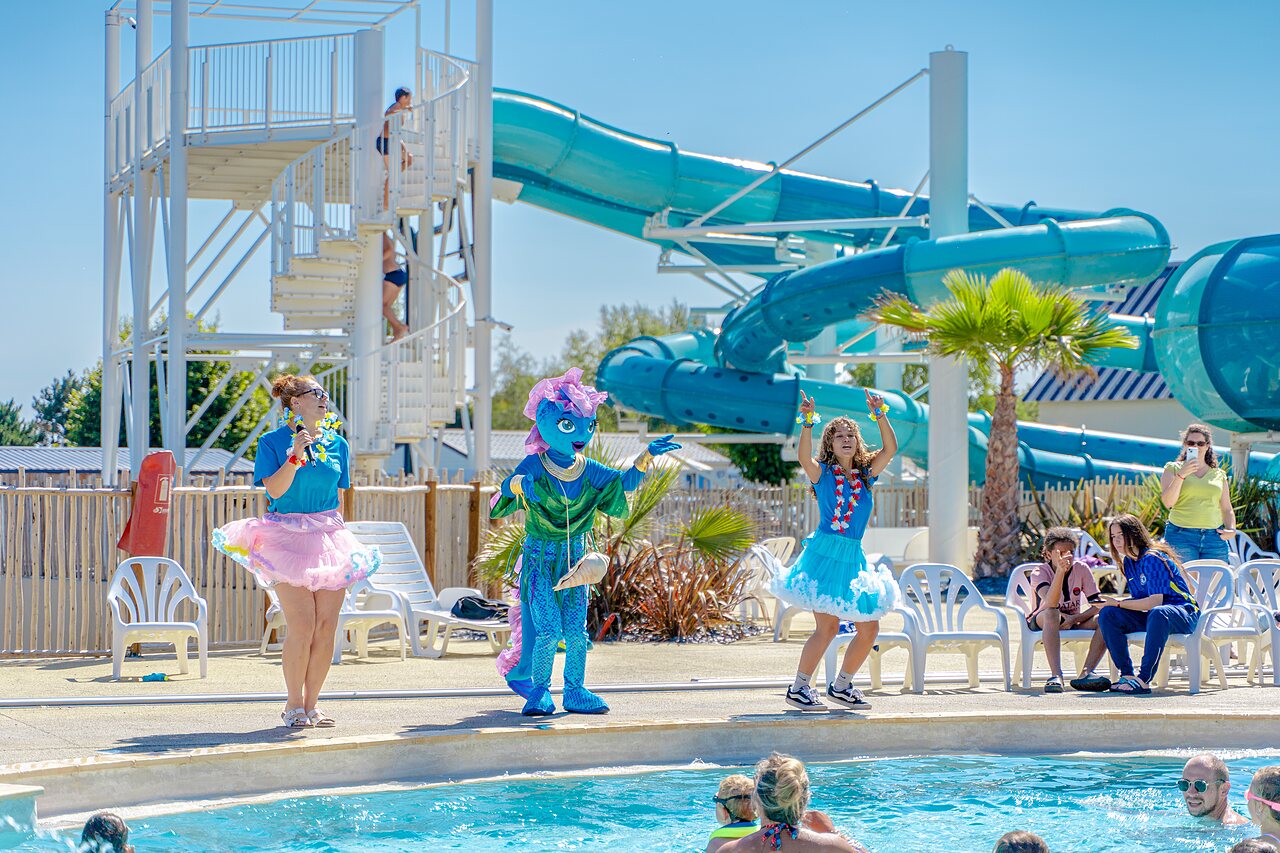Entertainment, water slides and pool at VAGUES OCEANES Odyss�e campsite, Villers sur mer (14).