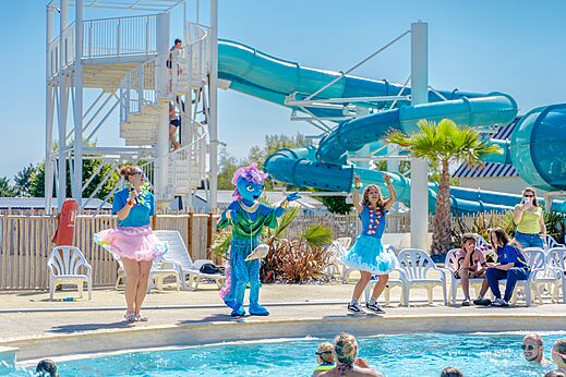 Animatie, glijbanen en zwembad op camping VAGUES OCEANES Odyss�e, Villers sur mer (14).