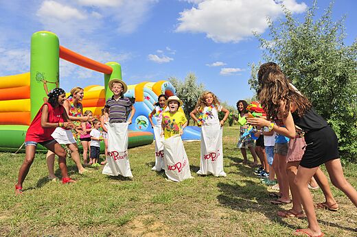 Zaklopen, opblaasbare spelen op camping CAPFUN Ondines in Vias Plage.