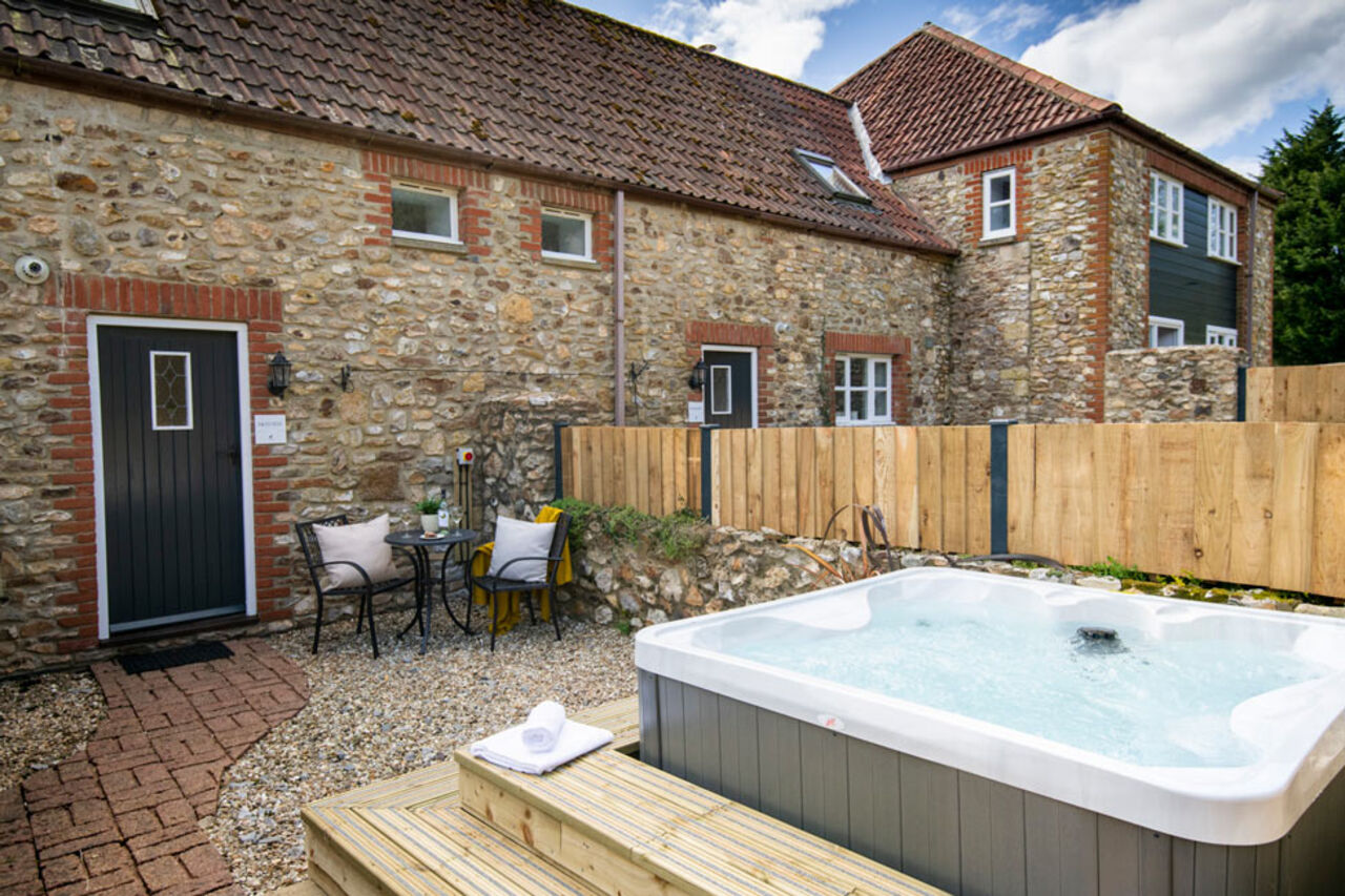 Alojamiento de piedra con jacuzzi privado en el camping CAPFUN UK Otter Falls en Upottery Nr Honiton.