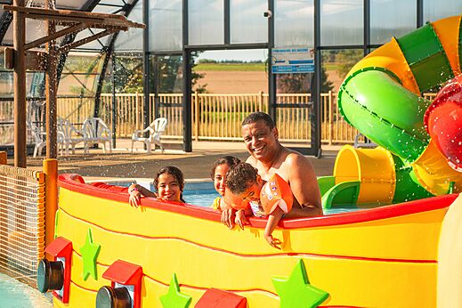 Rutschen und Kinderbecken auf dem Campingplatz CAPFUN Pachy in FOSSES LA VILLE.