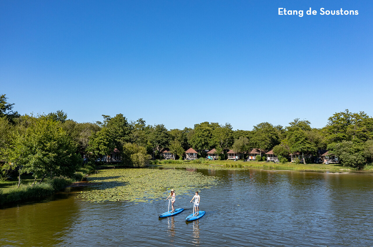 Paddleboarding on Etang de Soustons, Landes, a great visit near the campsite.