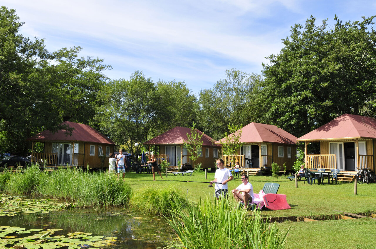 Mobile homes, pond, fishing and activities at CAPFUN Paillotte campsite in AZUR (40).