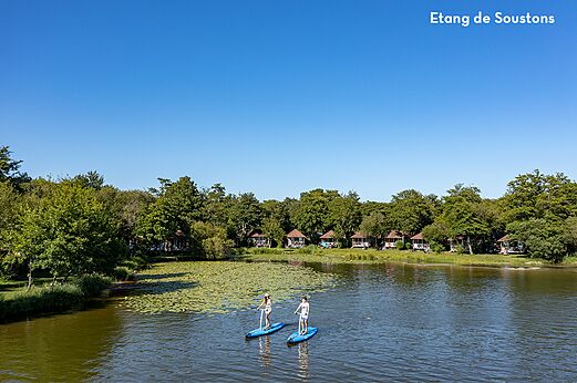 Etang de Soustons mit Stand-Up-Paddlern, Ausflugsziel in der N�he des Campings.