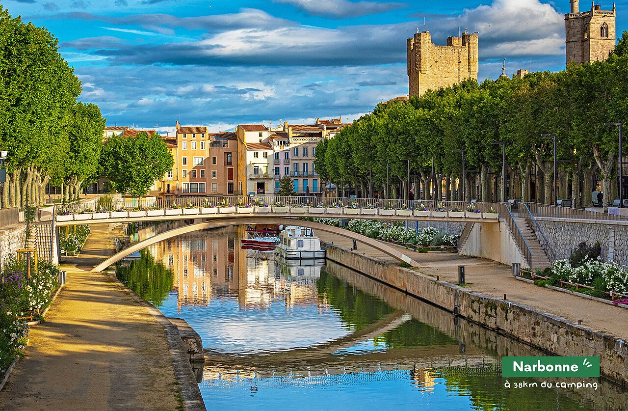 Canal de la Robine, Br�cke und historische Geb�ude in Narbonne, zu besuchen.