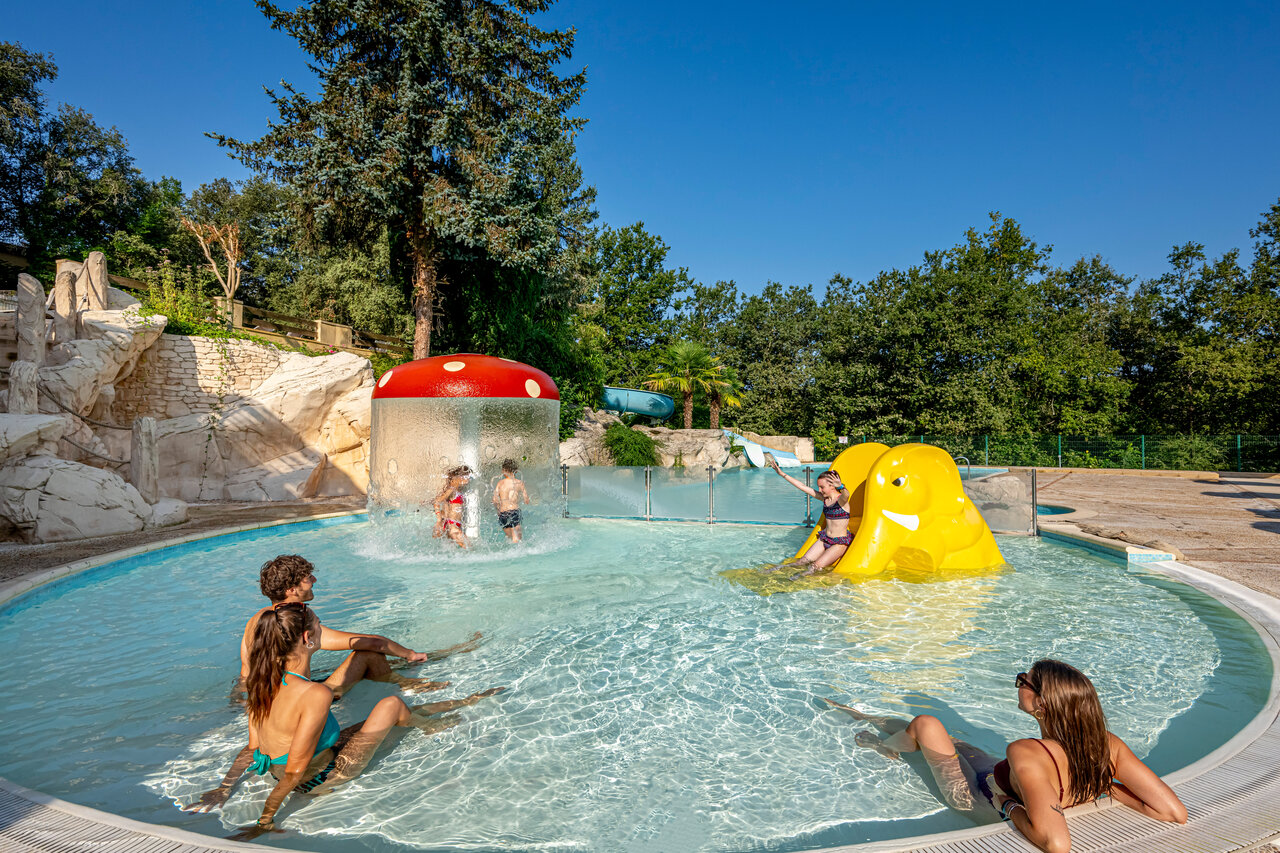 Outdoor pool, water games, children, adults at CAPFUN Palombi�re Sarlat (24).