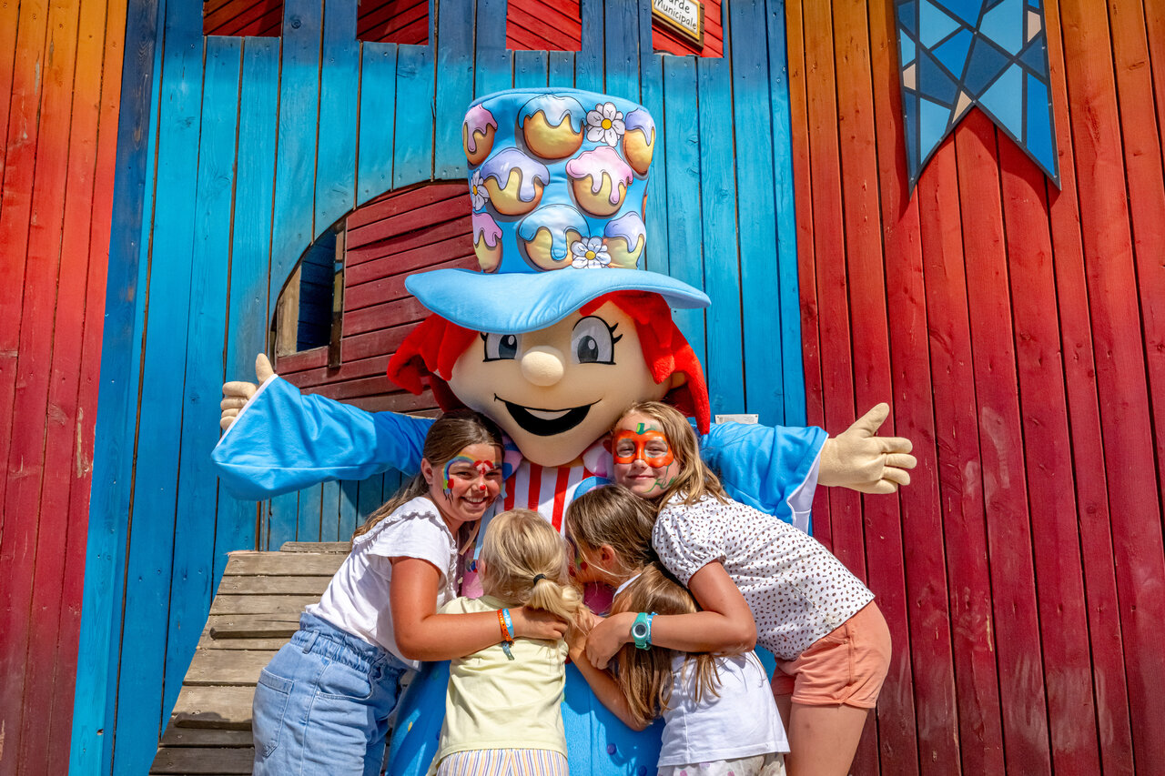 Cheerful mascot and face-painted children, animation at CAPFUN Palombi�re campsite in Sarlat (24).