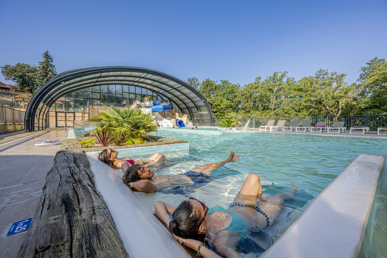 Outdoor pool, relaxation area and water slides at CAPFUN Palombi�re campsite in Sarlat (24).