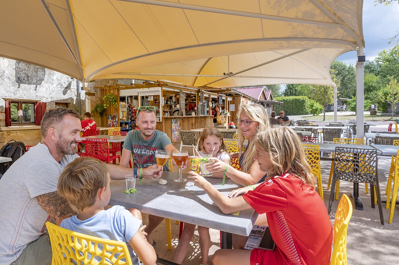 Family, outdoor bar at CAPFUN Paradis de Bazas campsite (33).
