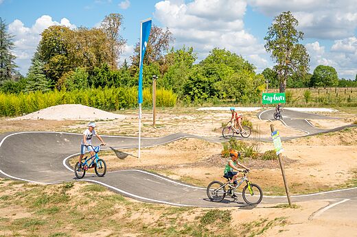 Pump-Track-Strecke f�r Fahrr�der am Camping CAPFUN Paradis de Bazas (33).