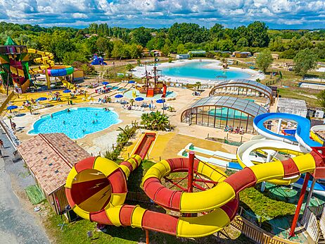 Wasserpark, Riesenrutschen, Schwimmb�der auf dem Campingplatz CAPFUN Paradis de Bazas in BAZAS.