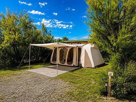 Ger�umiges Familienzelt auf Campingstellplatz CLICOCHIC Paradou in Marseillan-Plage (34)