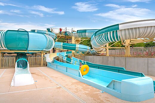 Riesige Wasserrutschen, Campingplatz CAPFUN Parc de Paris in Villevaud� (77).