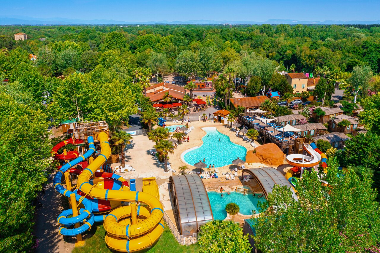 Giant water slides and outdoor swimming pools at CAPFUN Paris Roussillon campsite in ARGELES SUR MER (66).