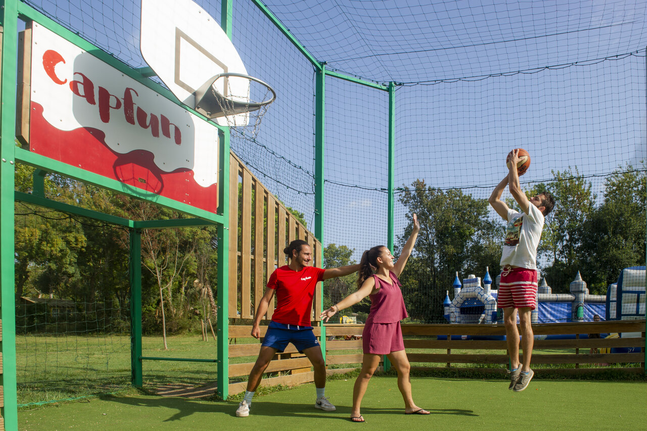 Basketball players on multisport court Capfun in ARGELES SUR MER (66).