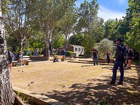 Joueurs de p�tanque sur le terrain du camping CAPFUN Paris Roussillon � ARGELES SUR MER.