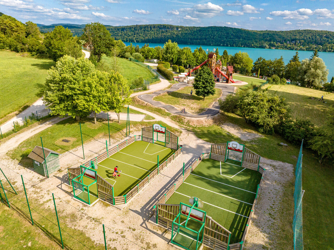 Multi-sport courts, playground and pumptrack at CAPFUN Pergola campsite in Marigny (39).