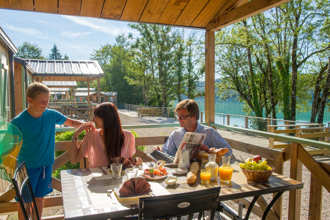 Family breakfast on Mobil-home terrace at CAPFUN Pergola campsite in Marigny.