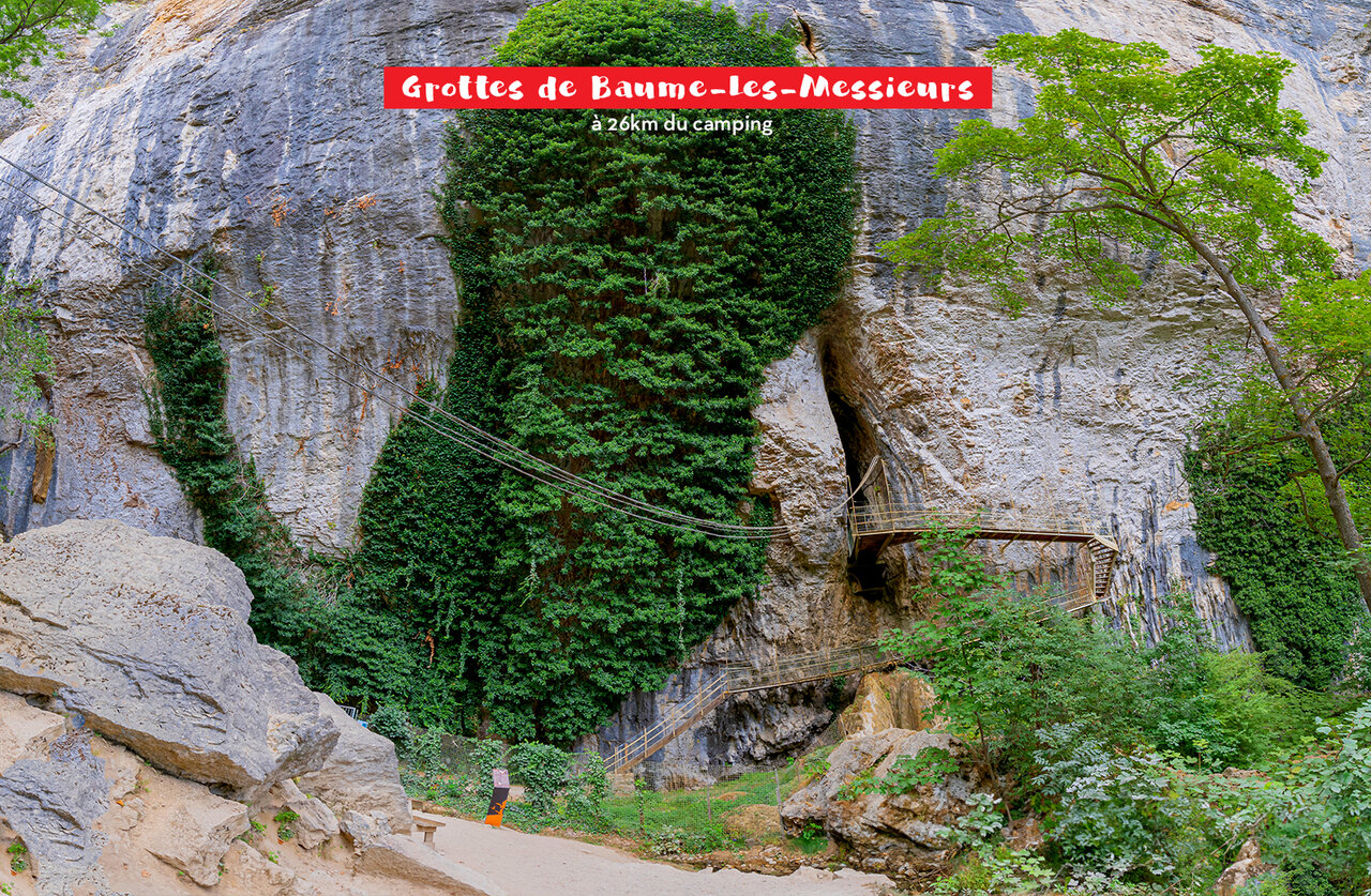 Caves of Baume-les-Messieurs, natural tourist site to visit near the campsite.
