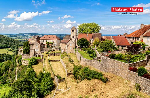Middeleeuws dorp Château-Chalon, Jura, te bezoeken nabij de camping.