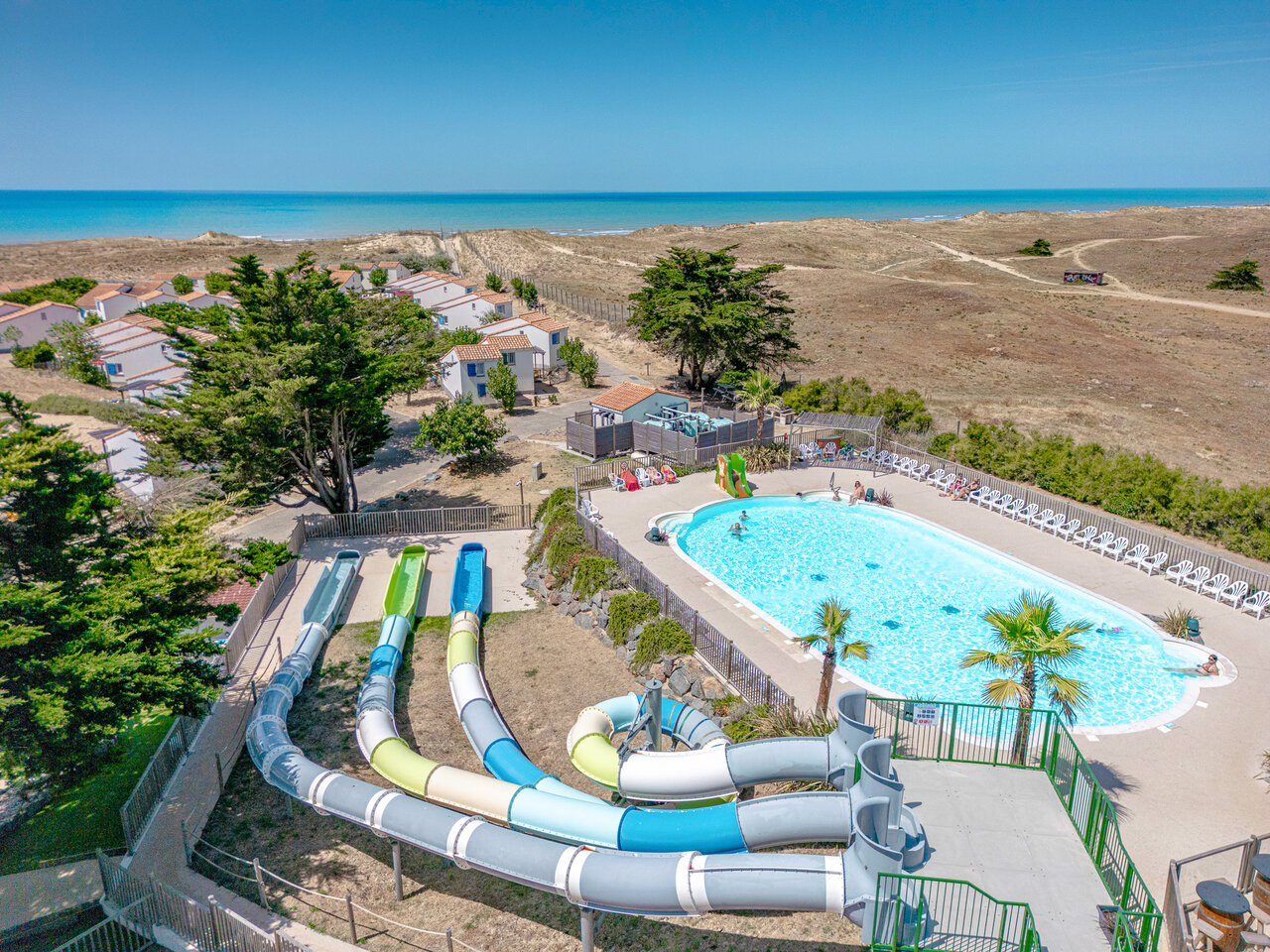 Au�enpool, Wasserrutschen, Mobilheime auf dem Campingplatz CLICOCHIC Petit Bec in St Hilaire de Riez (85).