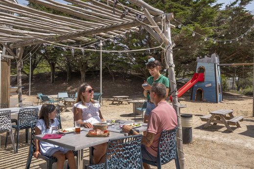Au�enrestaurant, Familie, Spielplatz auf dem Campingplatz CLICOCHIC Petit Bec (85).