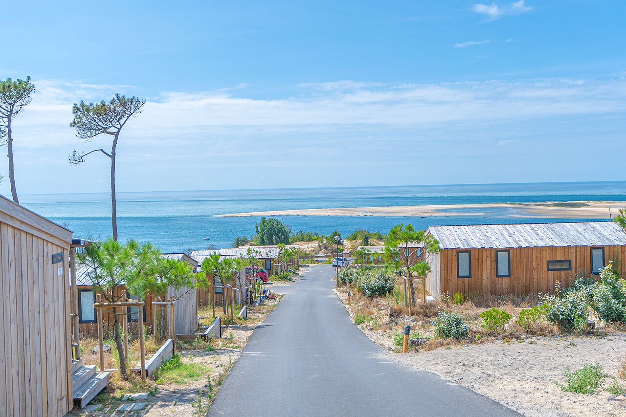 Modern Mobile Homes at campsite CLICOCHIC Petit Nice in PYLA SUR MER (33).