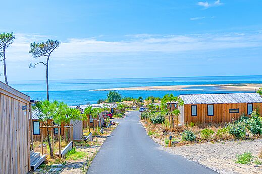 Moderne Mobilheime, Strand und Meer auf dem Campingplatz CLICOCHIC Petit Nice in PYLA SUR MER (33).