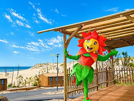 Blumenmaskottchen, Strand auf dem Campingplatz CLICOCHIC Petit Nice in PYLA SUR MER (33).