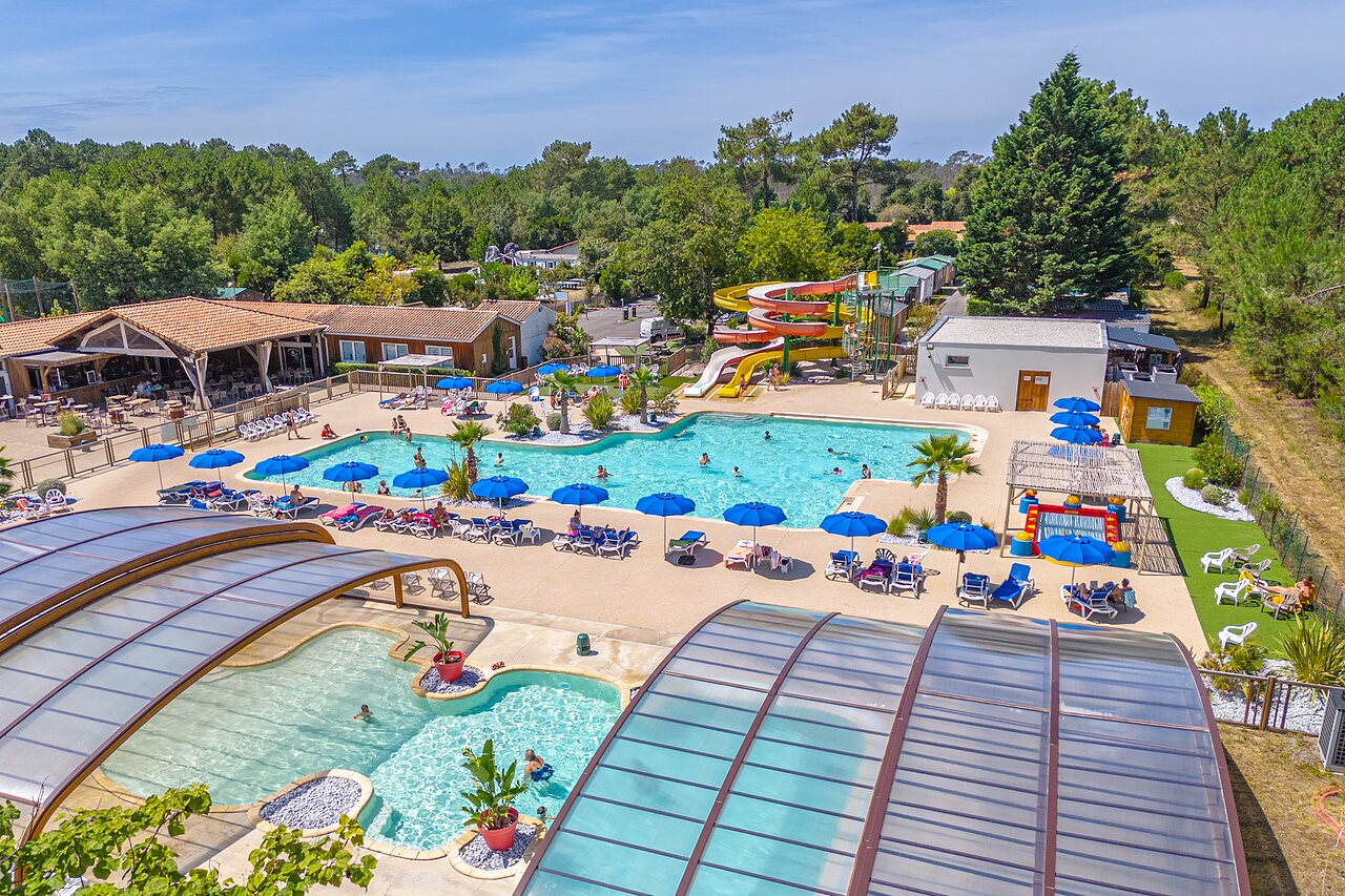 Outdoor pools, colorful water slides and covered aquatic area at CAPFUN Pin�da campsite in CAZAUX (33).