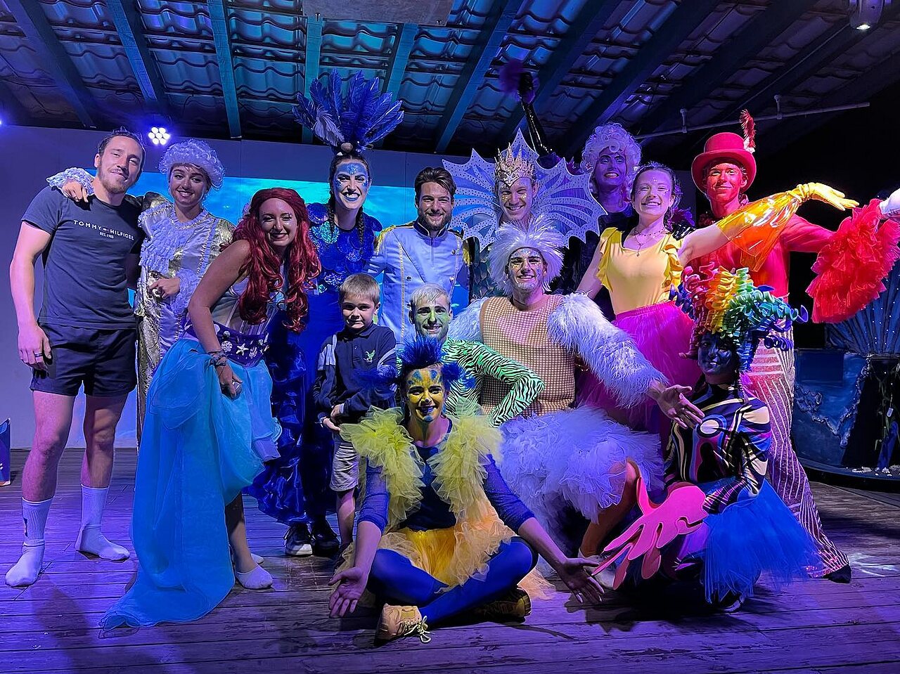 Festive animation and artists at CAPFUN Pin�da campsite in CAZAUX (33).