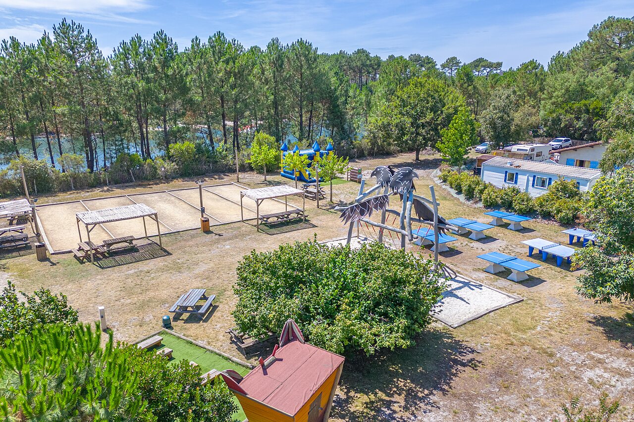 Playground, p�tanque court, ping-pong tables at CAPFUN Pin�da campsite in CAZAUX (33).