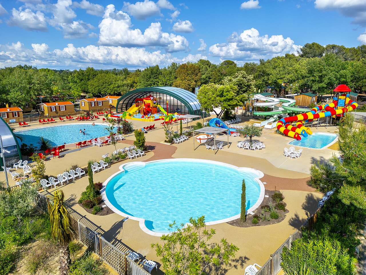Wasserpark, Rutschen und Pools auf dem Campingplatz CAPFUN Pin�des du Luberon in PERTUIS (84).
