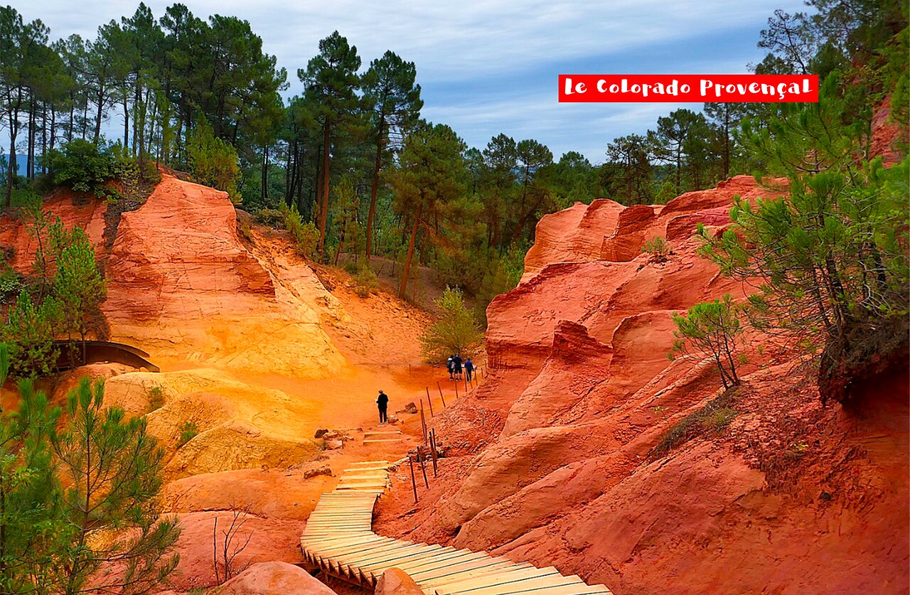 Wanderweg durch die Ockerfelsen des Colorado Proven�al, Ausflugsziel nahe dem Campingplatz.