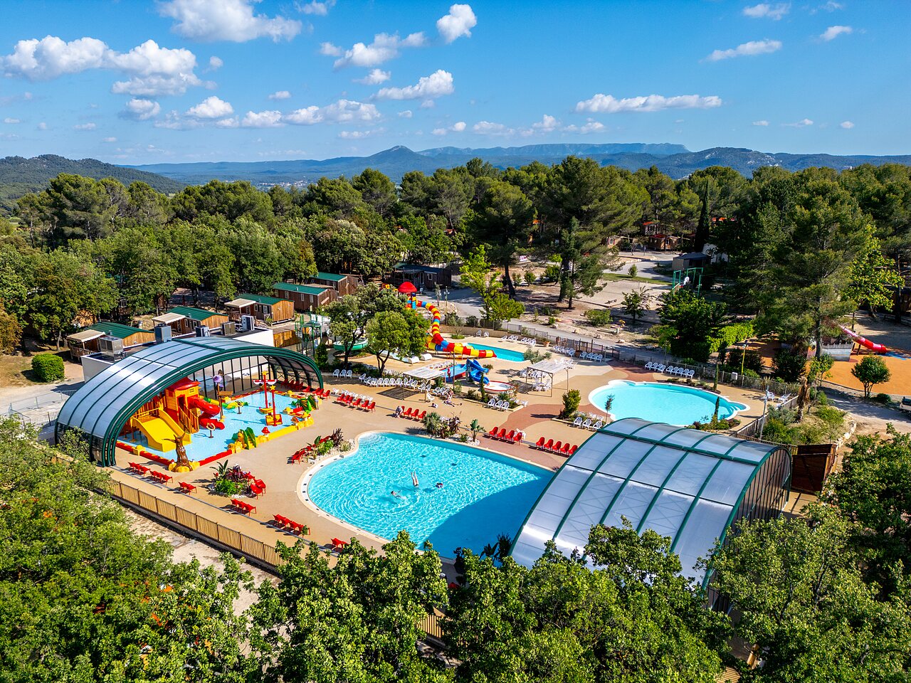 Wasserpark, Pools, Rutschen und Wasserspiele auf dem Campingplatz CAPFUN Pin�des du Luberon in PERTUIS (84).