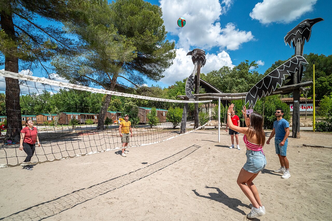 Volleyball, Mobilheime, Campingplatz CAPFUN Pin�des du Luberon in PERTUIS (84).