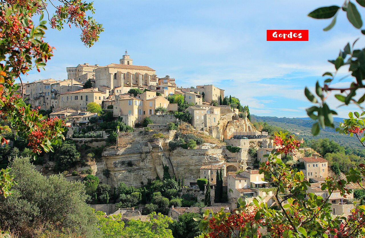 Gordes, ein malerisches Dorf im Luberon, nahe dem Campingplatz zu besuchen.