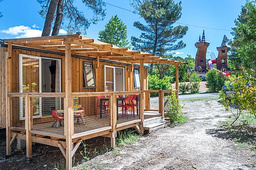 Holz-Mobil-home mit Terrasse auf CAPFUN Pinèdes du Luberon, PERTUIS (84).