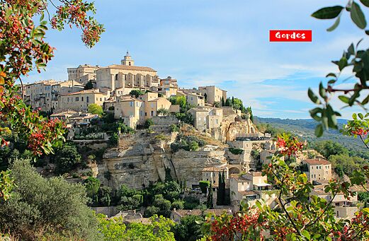 Malerisches Bergdorf Gordes im Luberon, Provence-Alpes-Côte d'Azur.