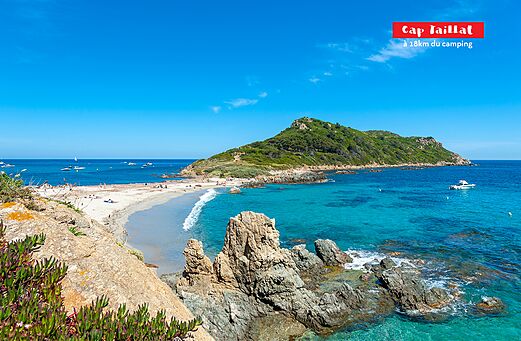 Feiner Sandstrand und türkisfarbenes Wasser von Cap Taillat, nahe Grimaud.