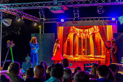 Animierte Show auf dem Campingplatz CAPFUN La Pinède de Grimaud in Grimaud (83)