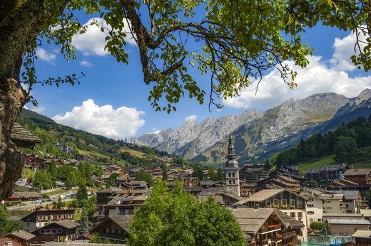 Dorf, Berge, Campingplatz CAPFUN Plan du Fernuy in LA CLUSAZ (74).