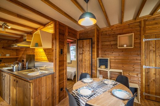Mobilheim-Interieur auf Campingplatz CAPFUN Plan du Fernuy in LA CLUSAZ (74).