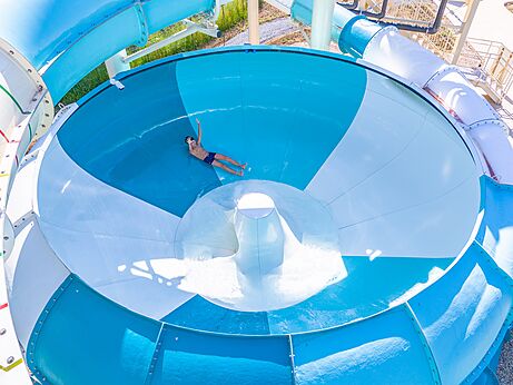 Riesige Trichter-Wasserrutsche, Campingplatz CAPFUN Les Portes du Beaujolais Anse.