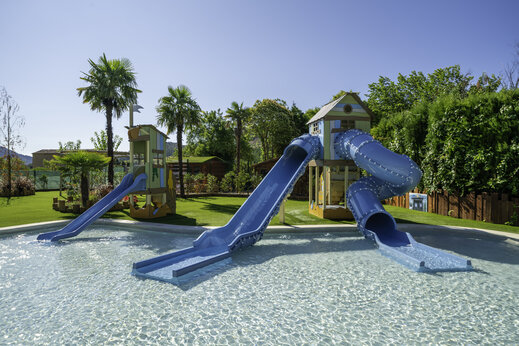 Wasserspielplatz mit Rutschen auf dem Campingplatz CAPFUN Serra de Prades in Vilanova de Prades (43).