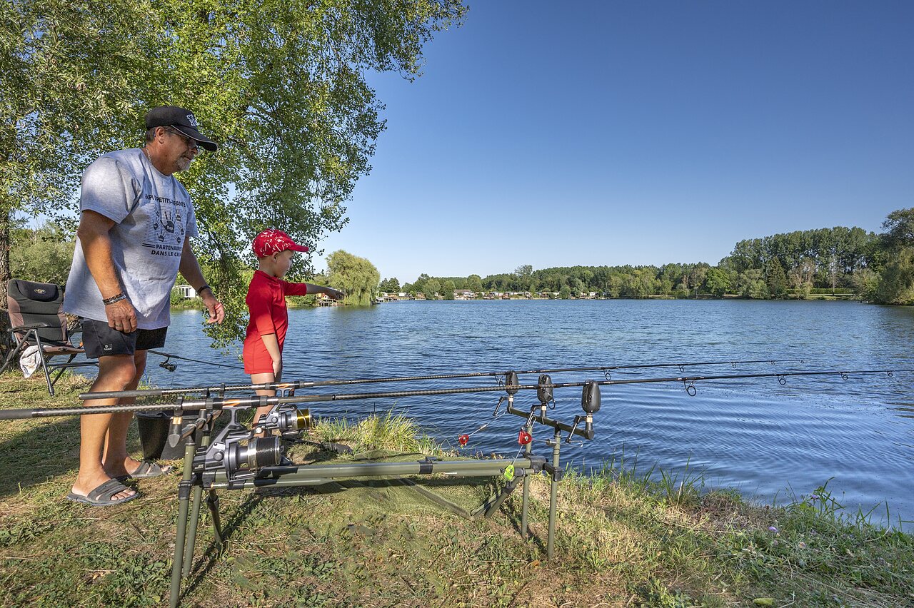 Angeln am See mit Kind, Ruten, Camping VAGUES OCEANES in Gouaix (77).